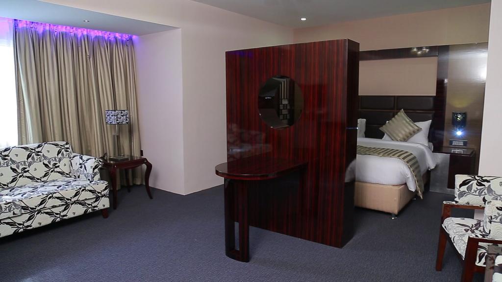 The Pgs Vedanta Hotel Kochi Ngoại thất bức ảnh