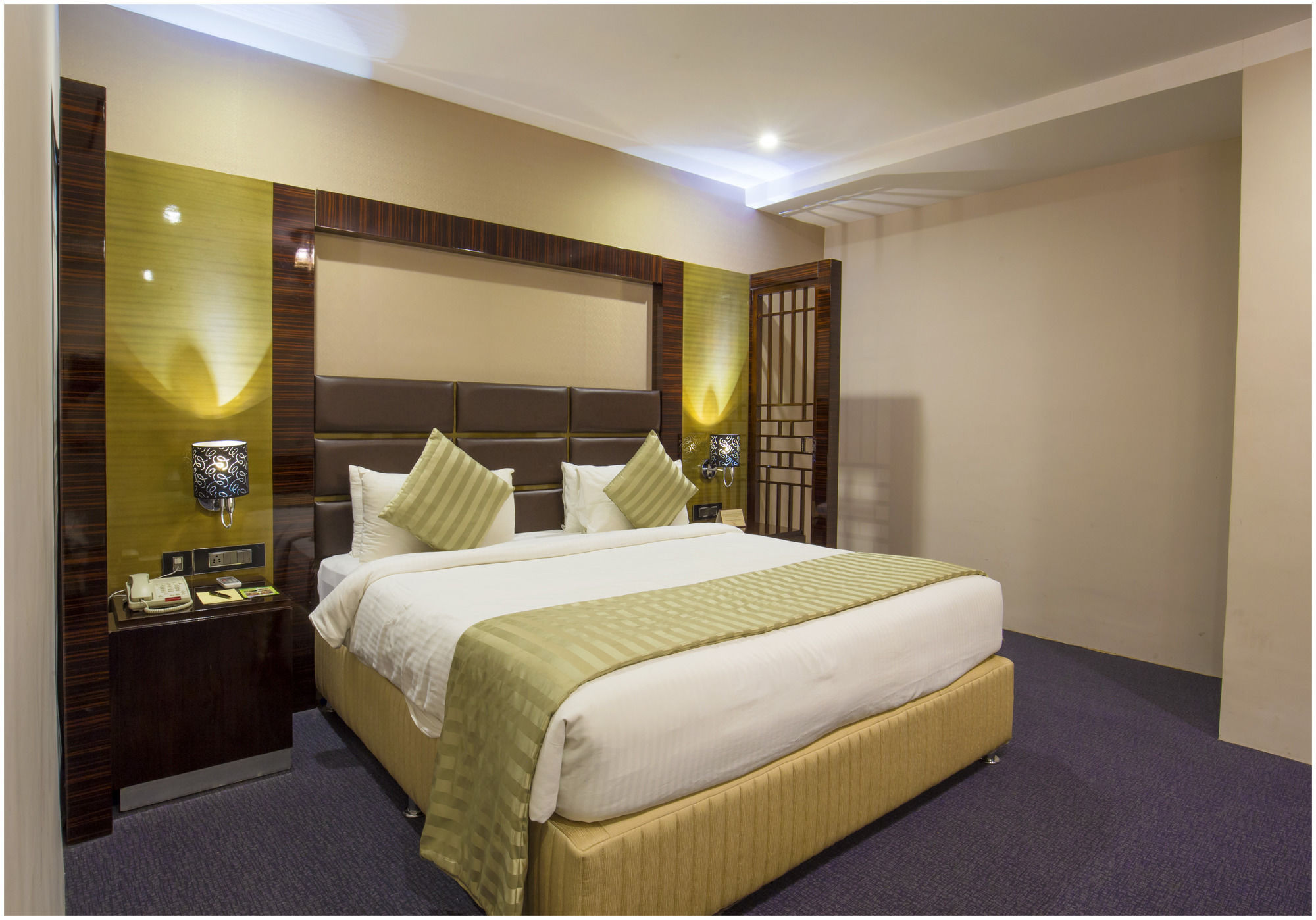 The Pgs Vedanta Hotel Kochi Ngoại thất bức ảnh